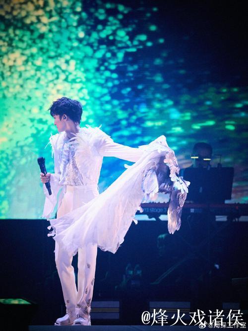 “浪琴香港国际赛,Rain热力献唱点燃全场” “浪琴香港国际赛,Rain热力献唱点燃全场”